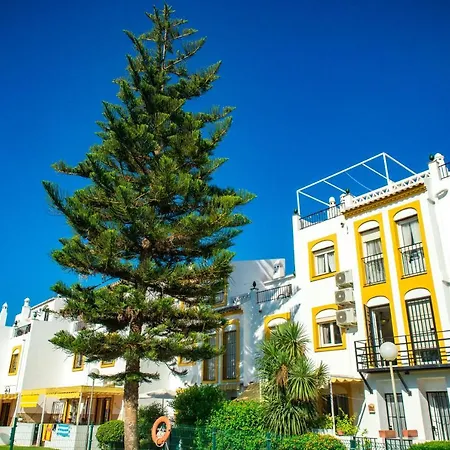 Atico Con Terraza - A 600 Metros De Playa La Carihuela - Piscina - Parking Gratis *